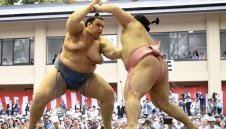 Аоияма катурна бразилец в Осака