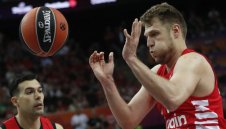 Везенков и Олимпиакос ще стартират битката за титлата срещу Панатинайкос на 4 юни