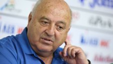В Левски има директори на сламени шапки и гении на мисълта. Страшно е...