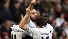 Уест Хям отряза три китайски тима за Каръл