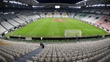 Футболна революция: В Италия махат ВАР и намалят заплатите с 33%