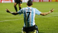 Ван Гаал бие шута на Ди Мария заради Кавани