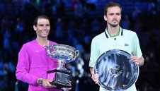 Медведев към феновете: Празни мозъци с труден живот + ВИДЕО