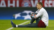 Искрица надежда за Арсенал - Нойер се контузи! + СНИМКА