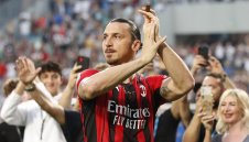 Великан! Ибрахимович отпразнува титлата на Милан с пура и шампанско + ВИДЕО