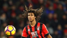 Гражданите преговарят за защитник на Борнемут