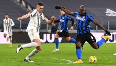 Защитник на Юве е с коронавирус