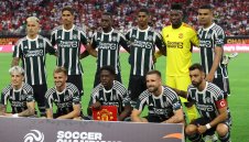 Ман Юнайтед спря пропадането, най-после победи