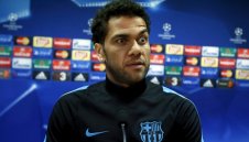 Дани Алвеш задмина по спечелени трофеи дори Пеле