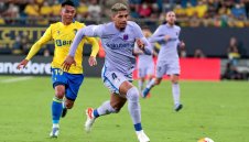 Барса дава нов договор на Араухо