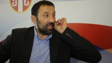 Владе Дивац спечели 90 000 долара с кош от центъра + ВИДЕО