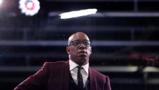 Легенда на Арсенал беснее: Не трябва да подновяват договорите на Лаказет и Обамеянг