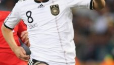 Йозил: Викат ми Меси, но аз искам да бия истинския