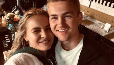 Мама и гаджето го издадоха! Стана ясен новият отбор на Де Лихт