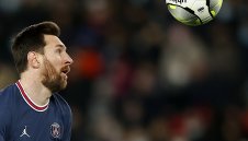 Бекъм дърпа Меси в Интер