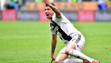 Манджукич реже Манчестър Юнайтед заради катарци