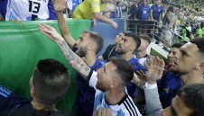 Меси: Тази репресия срещу нашите фенове трябва да спре сега!