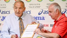 Пената ни качи на футболния Еверест