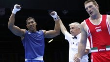 Олимпийският шампион по бокс отървал затвор за трафик на дрога