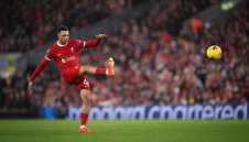 Трент и Палмър в битка за играч на декември