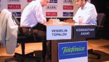 Топалов прави реми с Ананд, остава трети