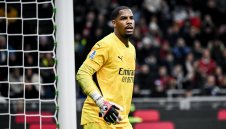 Ман Юнайтед сменя Онана с Майк Менян