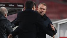 Байерн действа абсурдно и фатално с Флик