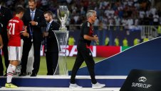 Специалния подари медала си на непознато момче