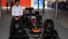 Алонсо остава най-богат сред пилотите