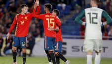 Дебютант носи победа на Испания