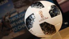 Де Хеа, Тер Стеген и Рейна да свикват с новата топка