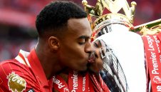 Ливърпул иска да целуне и Ушатата