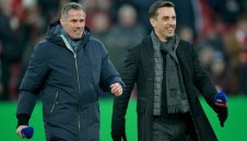 Феновете на Ливърпул скочиха на лицемера Гари Невил