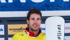 Ужасен момент: Психично болен е хвърлил телевизор върху джипа на Радо Янков