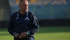 Мъри Стоилов започна ударна селекция в Левски, взима и нападател