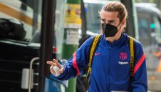 Гризи сяда на пейката на Барса срещу Кадис