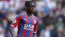 Юнайтед продължава офанзивата за Уан-Бисака