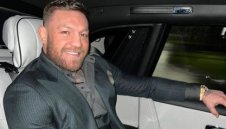 "Пиян до козирката"? Конър Макгрегър се "почерпи" с уиски в риалитито на UFC + ВИДЕО