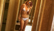 Дъщерята на легенда ще печели от голи снимки + ГАЛЕРИЯ