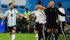 Сампаоли към Меси: Да пусна ли Кун?