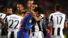 Дани Алвеш разкри как е утешил Неймар + ВИДЕО