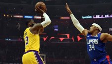 ЛеБрон се върна и Лейкърс удари Клипърс  в дербито на Ел Ей