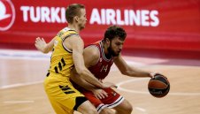 Грандиозен Везенков! Българинът наказа Алба с 31 точки и 10 борби