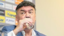 Шоуто продължава: Боби Михайлов и хората му отмениха Конгреса на 18 март