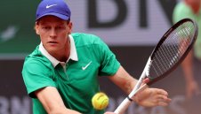 Демонстрация: Свиреп Синер даде само три гейма на Лехечка