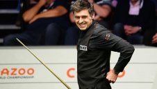 Рони запази предимството си без да блести