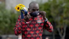 Очаквано: Кипчоге с титлата в маратона