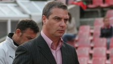 Сашо Станков излиза срещу Марадона