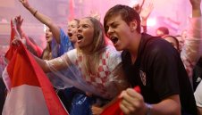 Лудост! Билет за финала достигна до 10 500 евро в Загреб