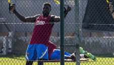 Чупливо франсе: В Барса е като в затвора!